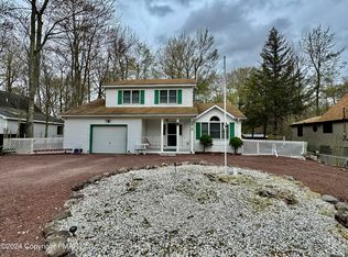 955 Country Place Dr, Tobyhanna, PA