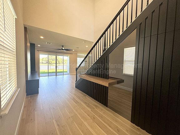 3rd image of 3615 Voyager Ln