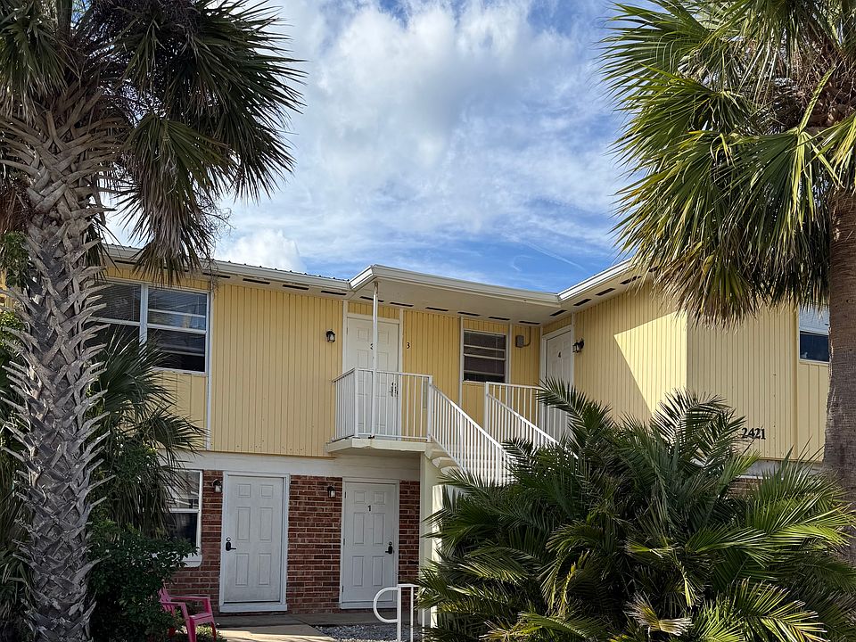1st image of 2421 N Oleander Ave #3