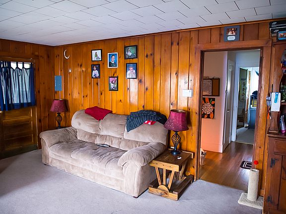 1st flr. 2bds; towards beds