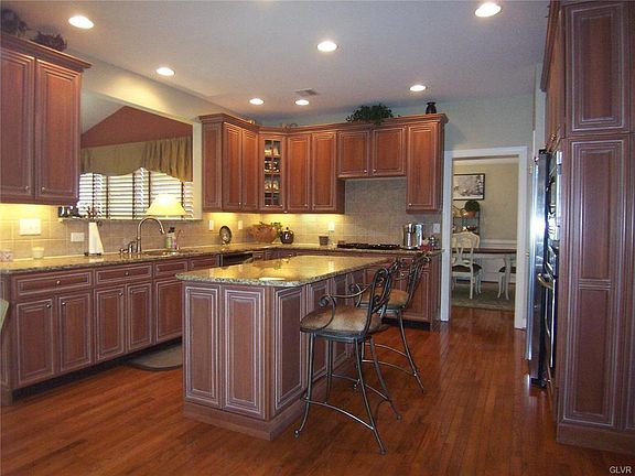 4th image of 4240 Campbell Dr