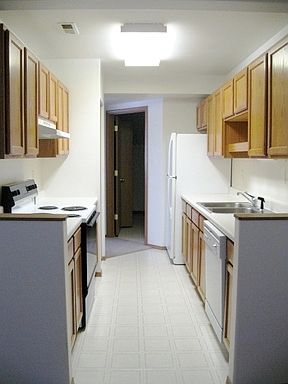 2nd image of 102 Pine St APT 3