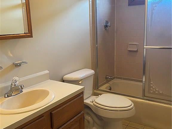 4th image of 73 Elm St #3-3-3