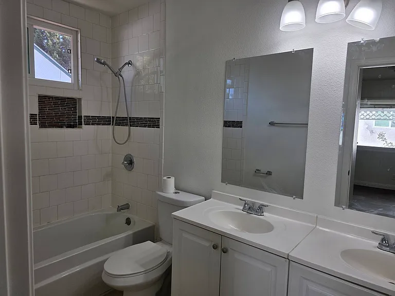 2028 S Grandridge Ave — Photo 5