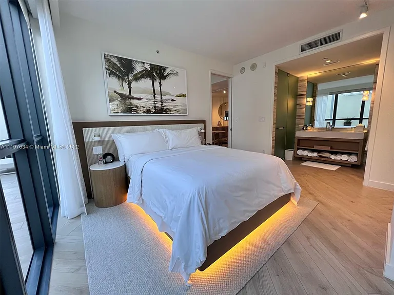 2201 Collins Ave #40 — Photo 11