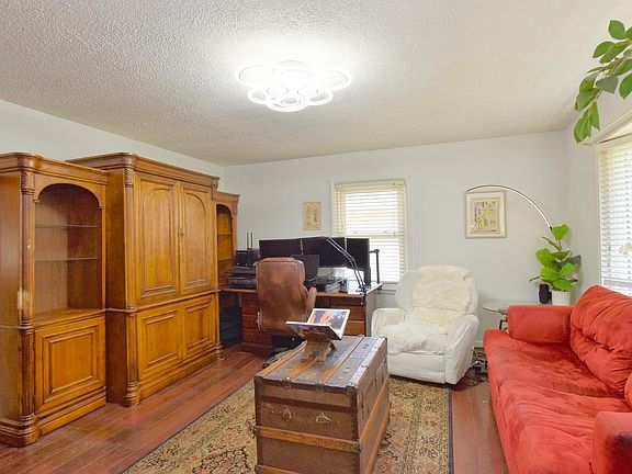 3rd image of 2724 S Villa Dr