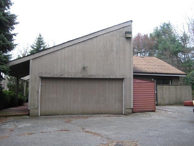 Frotn view of property
