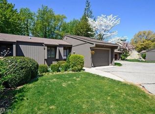 800 Brook Village Dr, Holland, MI 49423