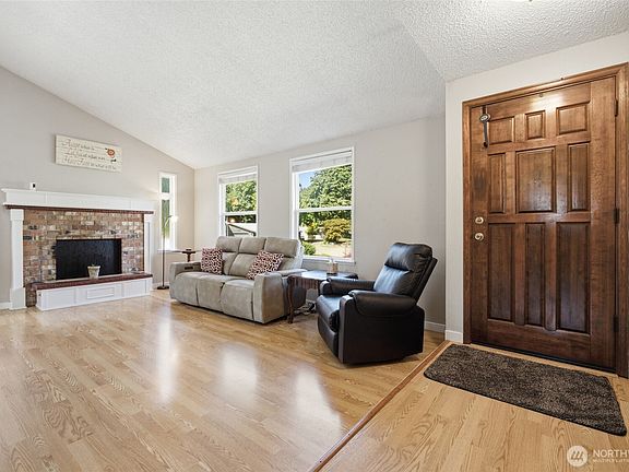 3rd image of 2731 Summerhill Court SW