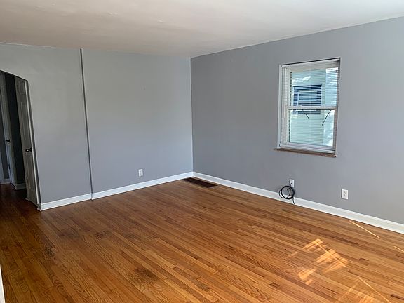 5th image of 4224 South Ave #1