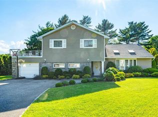 7 Horizon Rd, Great Neck, NY 11020