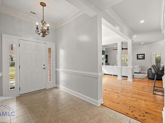 5th image of 401 S Oak Rd