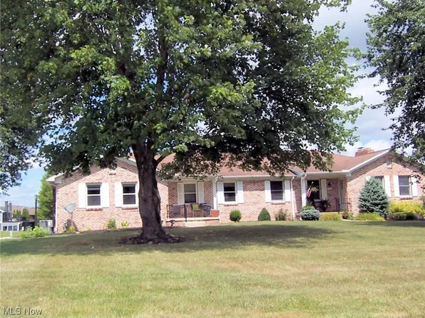 10 Lakeview Cir, Canfield, OH 44406