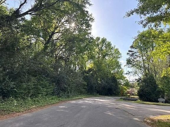 4th image of 731 Burnside Dr