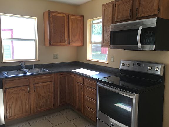4th image of 93 N Cedar Ave