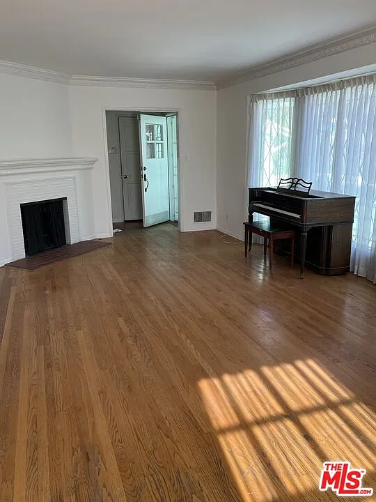 3 bed, 2.0 bath, 1269 sqft, $6,000 — Photo 4