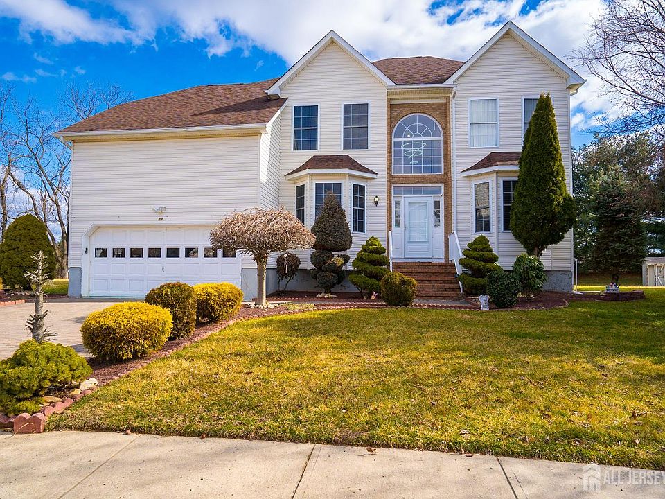 1st image of 44 Lexington Rd