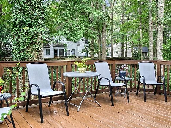 5th image of 208 Cedarwood Ln