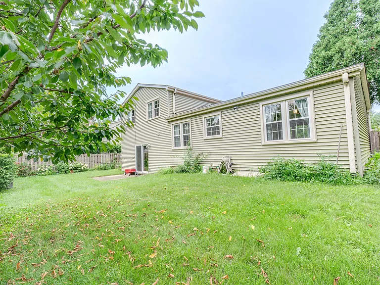 5S735 Park Meadow Dr — Photo 20