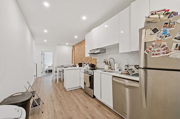 1st image of 1609 2nd Ave #3