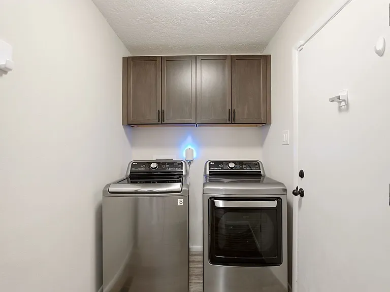 9817 Mary Ellen Pl NE — Photo 19