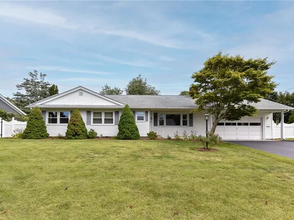 44 Crowfield Dr, Warwick, RI 02888