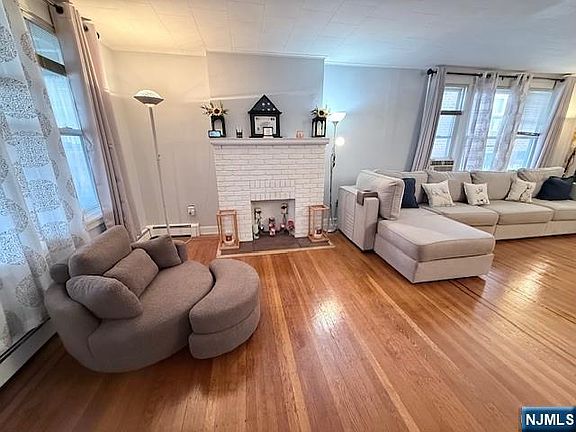 3rd image of 436-438 Knickerbocker Ave