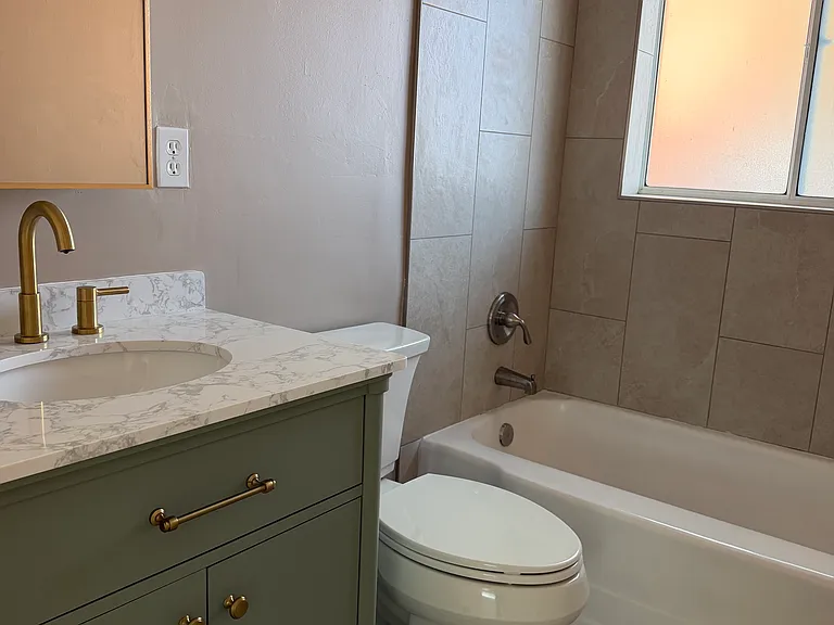 1042 E Water St #1042 — Photo 12