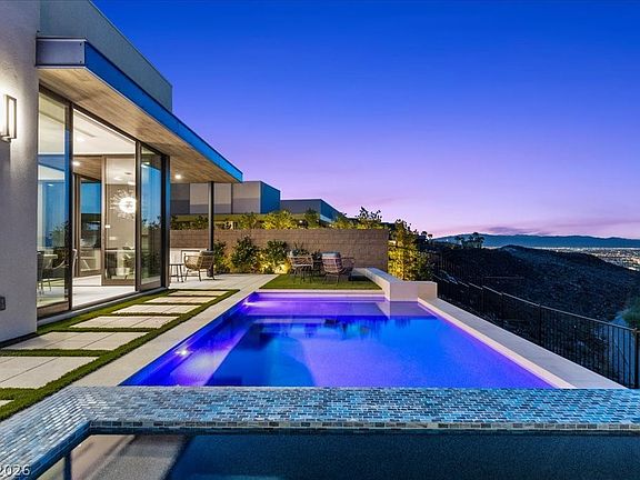 4th image of 656 Scenic Cliff Dr