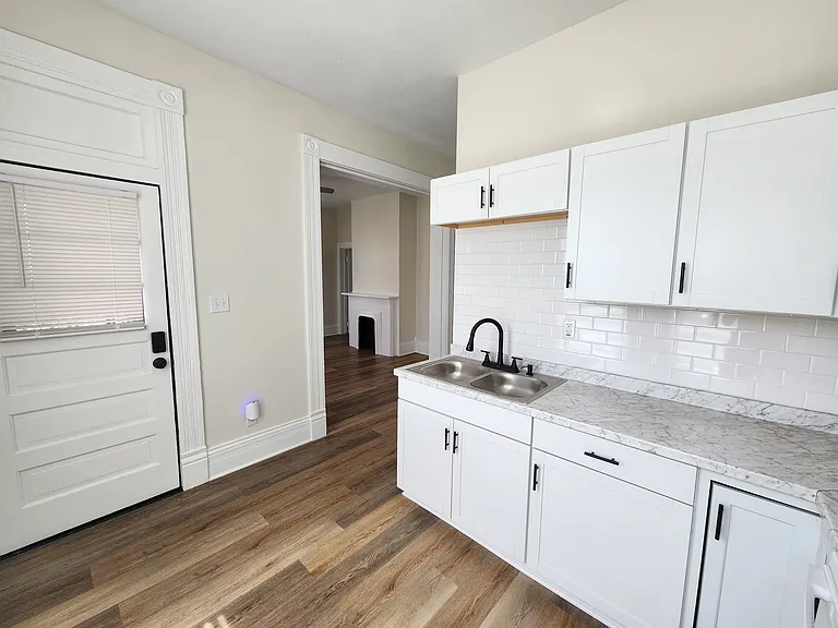 521 Forest Ave #521 — Photo 2