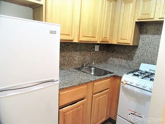 Rented by City Connections Realty | media 18