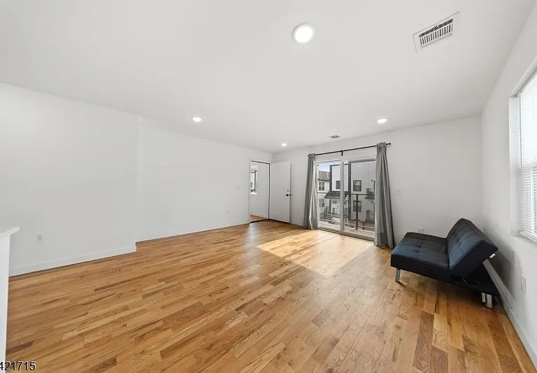 735 Seaport Dr #2 — Photo 9