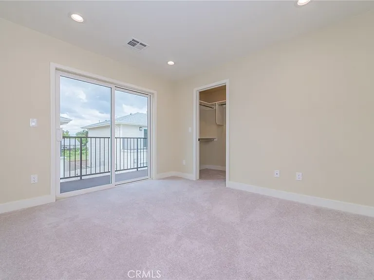 642 W Grand Ave — Photo 18