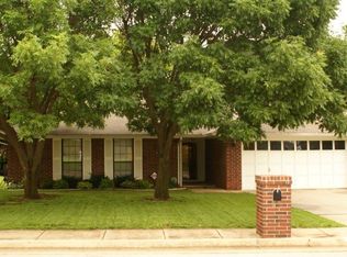 1728 Green Leaf Ln, Edmond, OK 73013