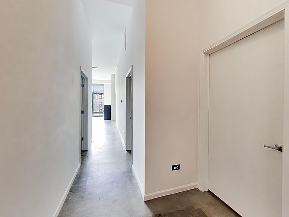 3rd image of 3631 N Halsted St APT 211
