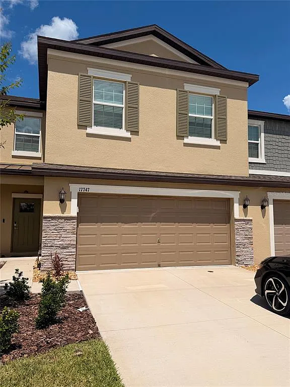 4 bed, 2.5 bath, 2466 sqft, $2,750 — Photo 2