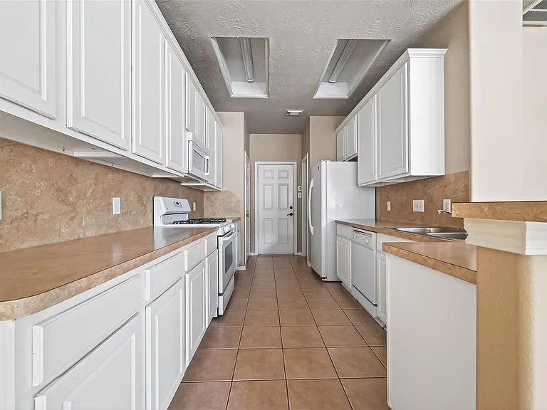 5626 Claybeck Ln — Photo 9