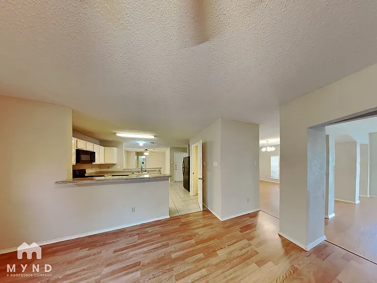 3205 Meadowview Dr — Photo 4
