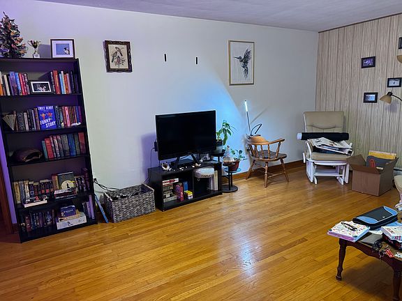4th image of 209 Reynolds St APT 1