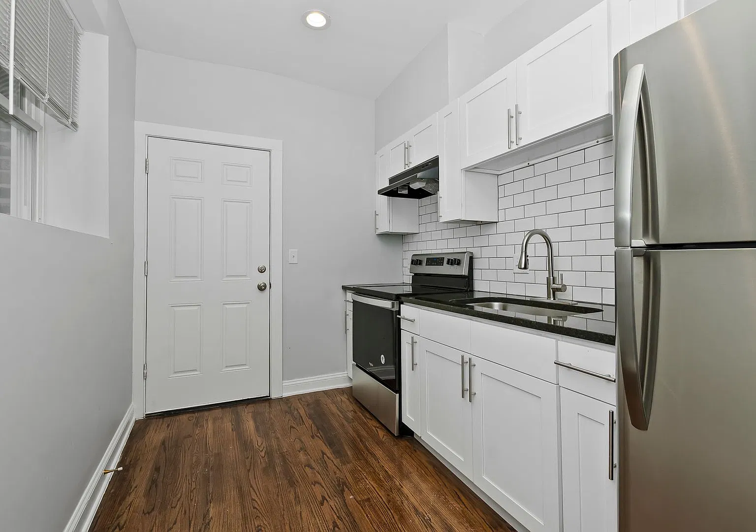 430 E 44th St — Photo 3