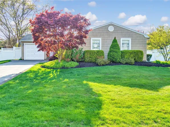 174 Cirrus Road, Holbrook, NY 11741