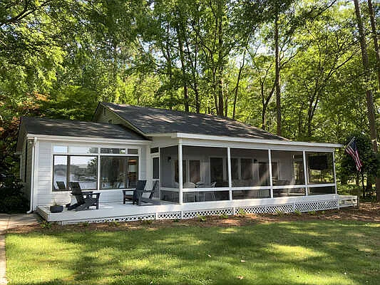 1030 Dogwood Ln