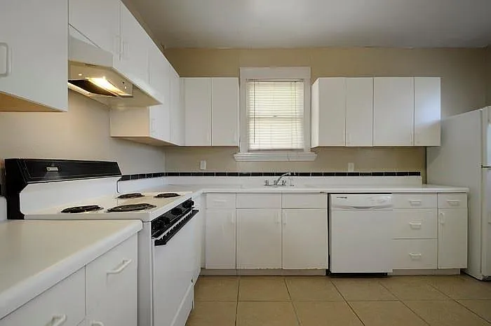610 W 35th St #A — Photo 11