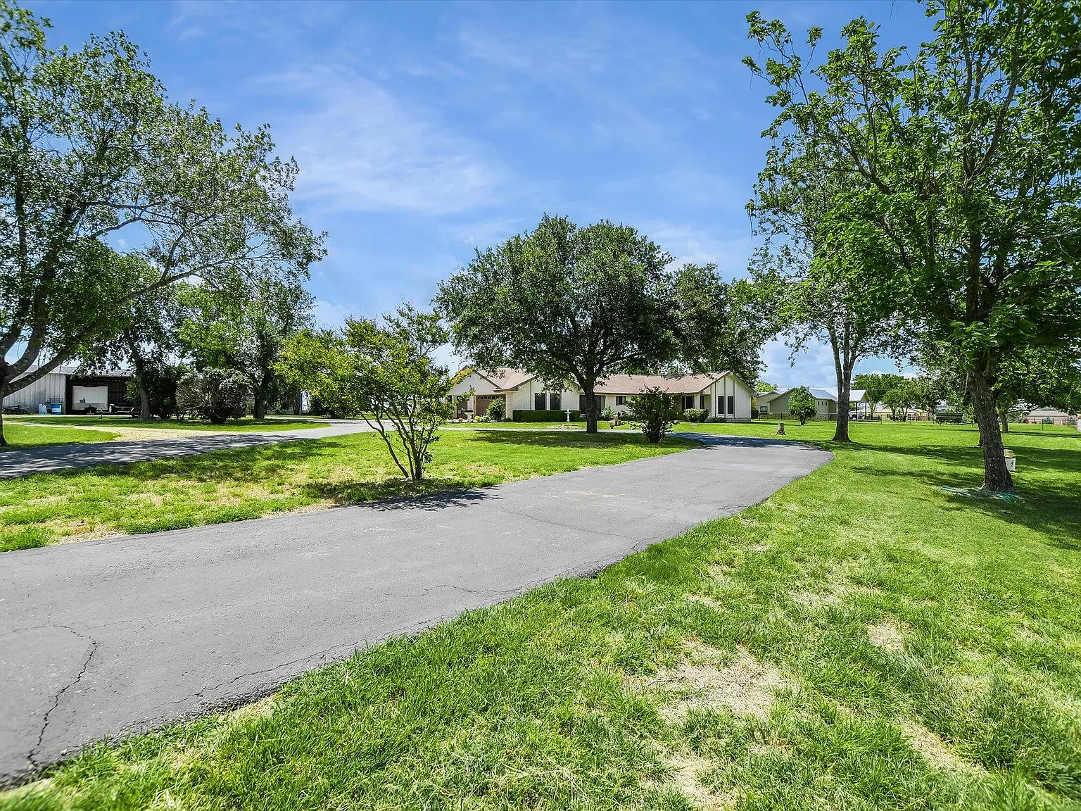 4 bed, 2.5 bath, 2136 sqft, $3,000 — Photo 4