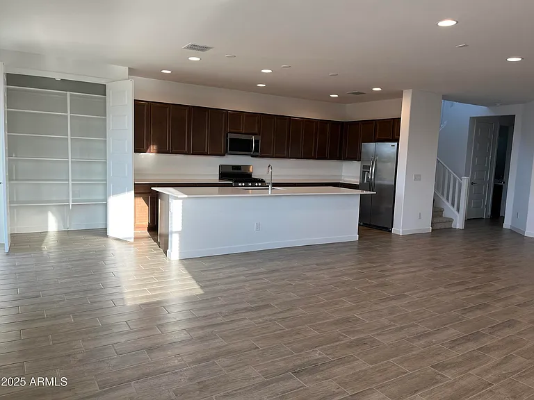 9426 W Sells Dr — Photo 5
