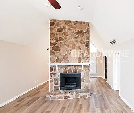 125 Cowan Dr — Photo 3