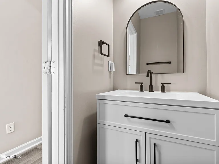 403 Zircon Ct — Photo 12