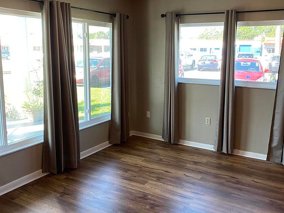 4th image of 3751 S Hopkins Ave #1