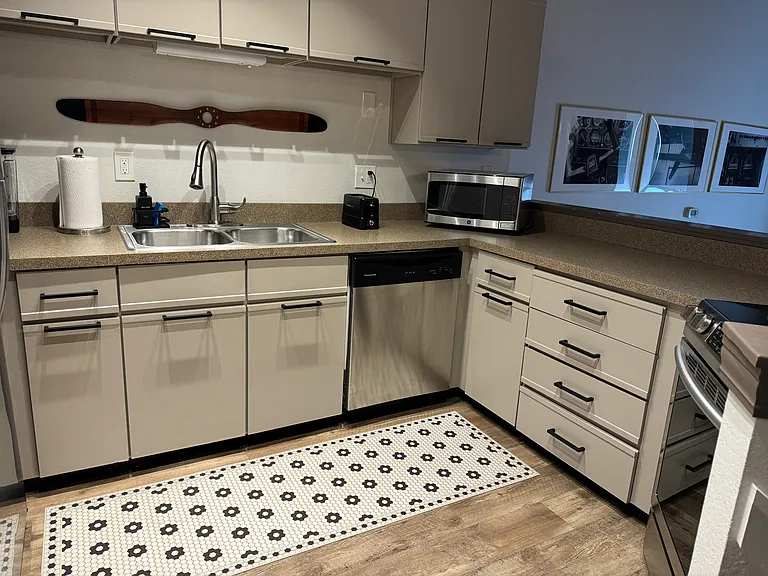 308 W 8th St #310 — Photo 11