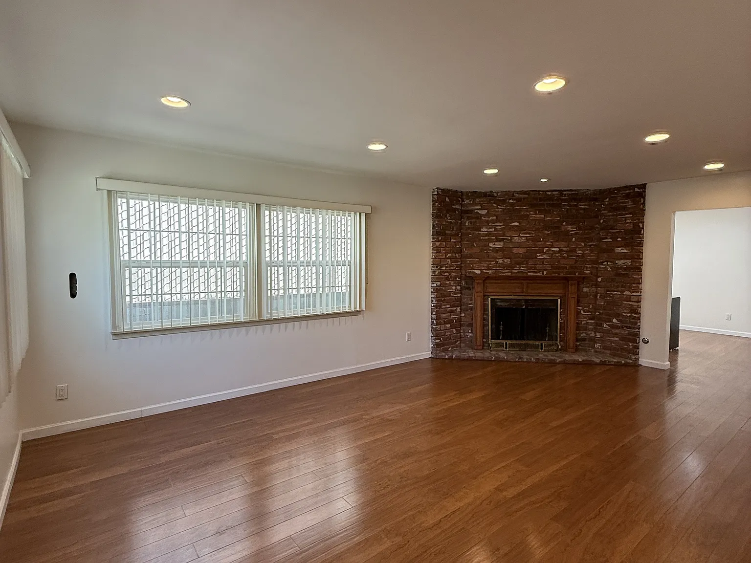728 East Tujunga Avenue - Apt A — Photo 1
